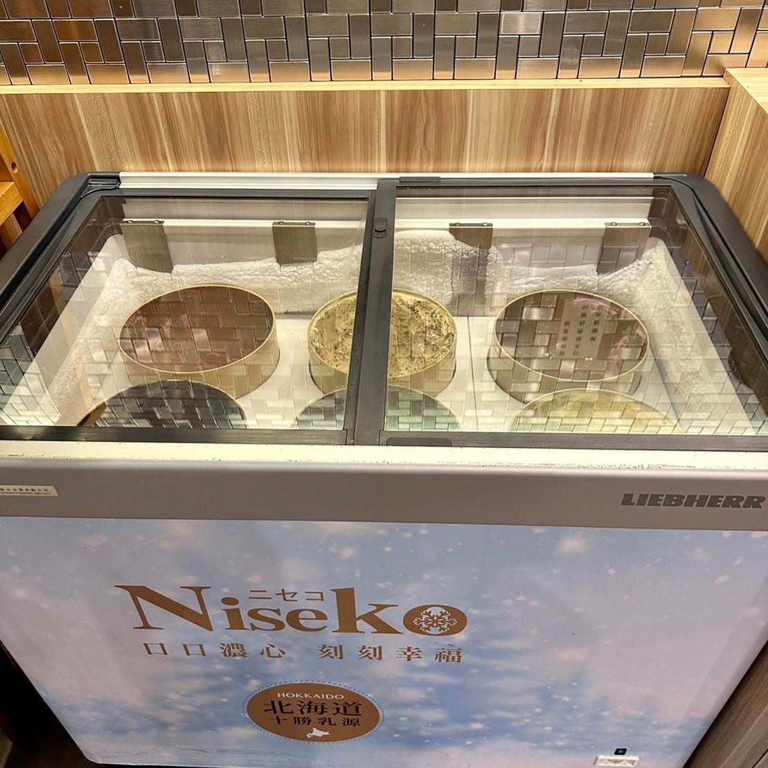 嘉義市泳池飯店住宿｜尊皇大飯店｜距離文化路觀光夜市10分鐘，設施設備一應俱全，附設自助早餐、精緻鍋物、露天泳池、景觀酒吧之尊皇大飯店入住心得分享！