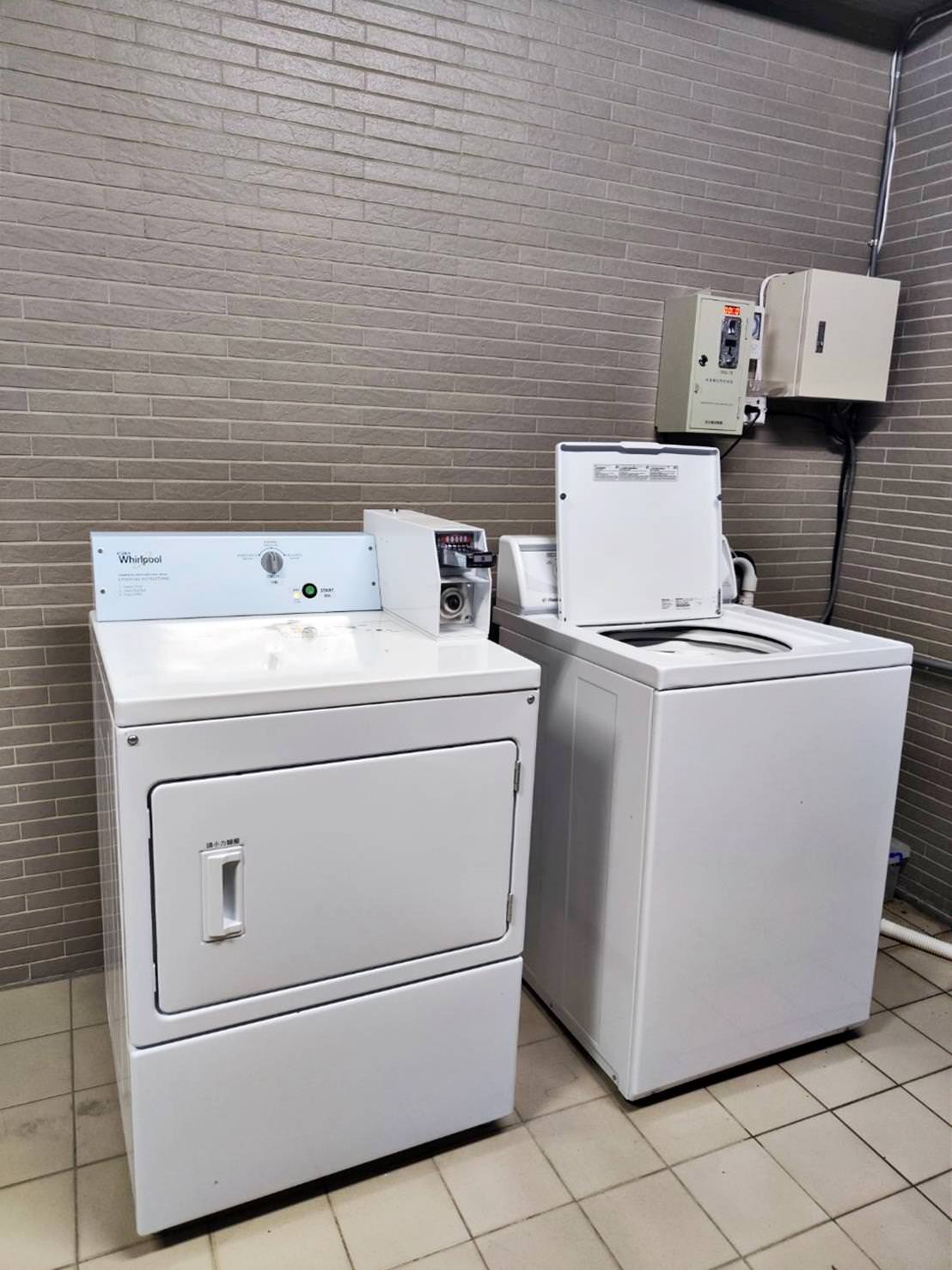 嘉義市泳池飯店住宿｜尊皇大飯店｜距離文化路觀光夜市10分鐘，設施設備一應俱全，附設自助早餐、精緻鍋物、露天泳池、景觀酒吧之尊皇大飯店入住心得分享！