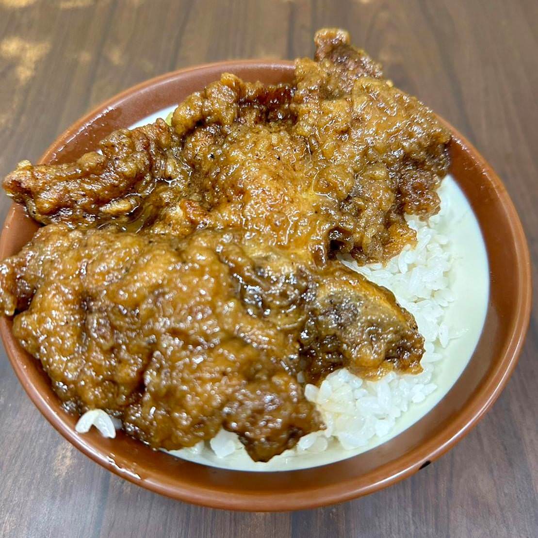 台北美食|台北市萬華區阿鴻知高飯鱸魚湯|開業超過50年以上,位於廣州街觀光夜市,24小時營業平價小吃,古早味煮法手工切肉之美食饗宴! - 第25張圖 台北美食|台北市萬華區阿鴻知高飯鱸魚湯|開業超過50年以上,位於廣州街觀光夜市,24小時營業平價小吃,古早味煮法手工切肉之美食饗宴!