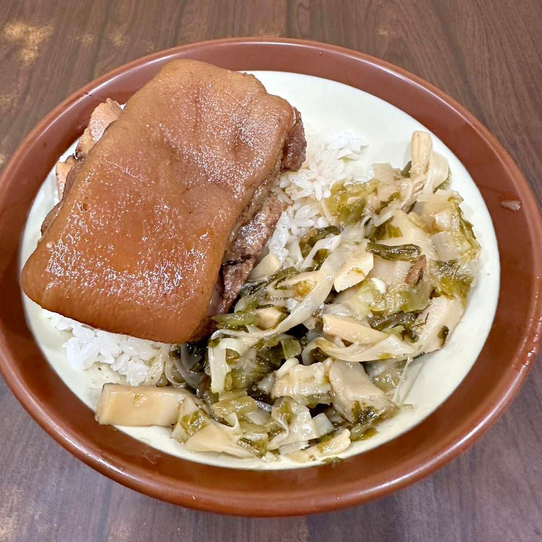 台北美食|台北市萬華區阿鴻知高飯鱸魚湯|開業超過50年以上,位於廣州街觀光夜市,24小時營業平價小吃,古早味煮法手工切肉之美食饗宴! - 第16張圖 台北美食|台北市萬華區阿鴻知高飯鱸魚湯|開業超過50年以上,位於廣州街觀光夜市,24小時營業平價小吃,古早味煮法手工切肉之美食饗宴!