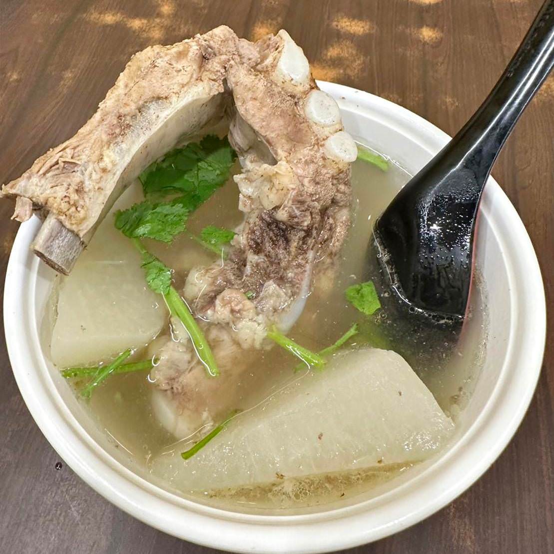 台北美食|台北市萬華區阿鴻知高飯鱸魚湯|開業超過50年以上,位於廣州街觀光夜市,24小時營業平價小吃,古早味煮法手工切肉之美食饗宴! - 第32張圖 台北美食|台北市萬華區阿鴻知高飯鱸魚湯|開業超過50年以上,位於廣州街觀光夜市,24小時營業平價小吃,古早味煮法手工切肉之美食饗宴!