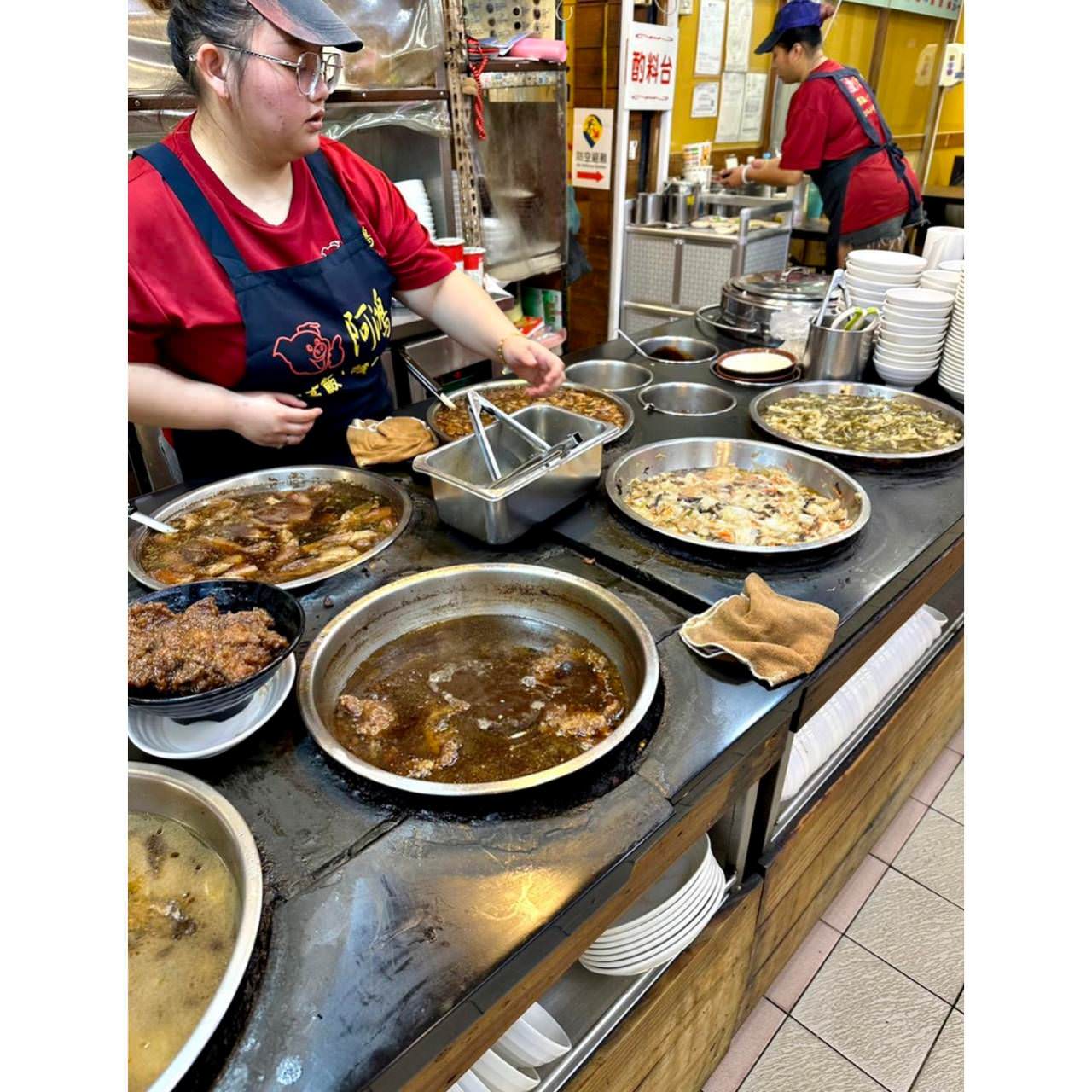 台北美食|台北市萬華區阿鴻知高飯鱸魚湯|開業超過50年以上,位於廣州街觀光夜市,24小時營業平價小吃,古早味煮法手工切肉之美食饗宴! - 第10張圖 台北美食|台北市萬華區阿鴻知高飯鱸魚湯|開業超過50年以上,位於廣州街觀光夜市,24小時營業平價小吃,古早味煮法手工切肉之美食饗宴!