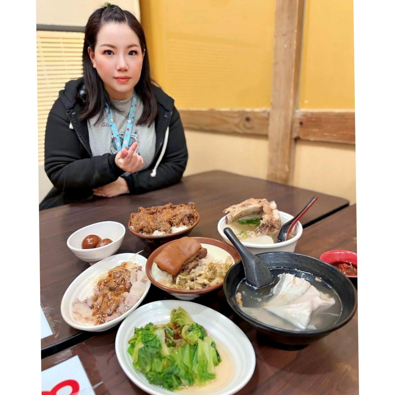 台北美食|台北市萬華區阿鴻知高飯鱸魚湯|開業超過50年以上,位於廣州街觀光夜市,24小時營業平價小吃,古早味煮法手工切肉之美食饗宴! - 第30張圖 台北美食|台北市萬華區阿鴻知高飯鱸魚湯|開業超過50年以上,位於廣州街觀光夜市,24小時營業平價小吃,古早味煮法手工切肉之美食饗宴!