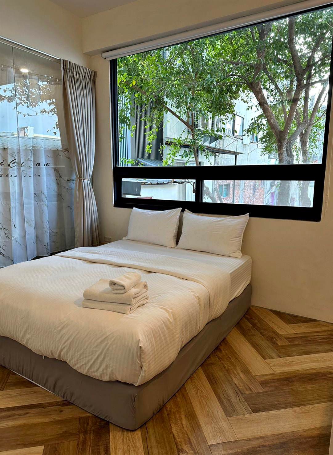 台南中西區民宿|我願意台南民宿Yes Yes I am willing|每間房皆有對外窗,豪華房享日光窗景,庭樹綠映環繞,串聯日光灑落,台南特色民宿推薦我願意民宿! - 第30張圖 台南中西區民宿|我願意台南民宿Yes Yes I am willing|每間房皆有對外窗,豪華房享日光窗景,庭樹綠映環繞,串聯日光灑落,台南特色民宿推薦我願意民宿!