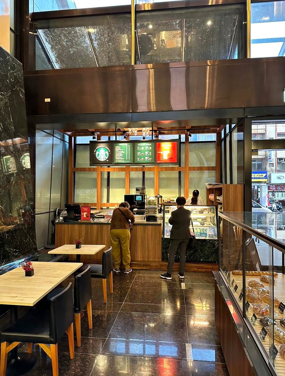台中西屯區住宿推薦|台中五星級飯店永豐棧酒店|自助式早餐有牛肉湯、阿利海鮮海味超新鮮、下午茶美食饗宴應有盡有之永豐棧酒店入住心得分享! - 第22張圖 台中西屯區住宿推薦|台中五星級飯店永豐棧酒店|自助式早餐有牛肉湯、阿利海鮮海味超新鮮、下午茶美食饗宴應有盡有之永豐棧酒店入住心得分享!