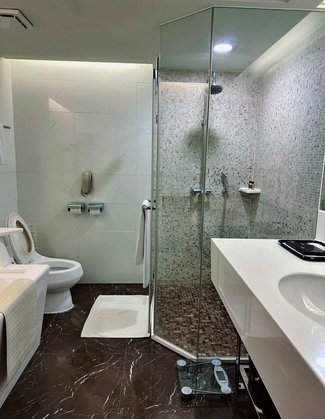 台中西屯區住宿推薦|台中五星級飯店永豐棧酒店|自助式早餐有牛肉湯、阿利海鮮海味超新鮮、下午茶美食饗宴應有盡有之永豐棧酒店入住心得分享! - 第37張圖 台中西屯區住宿推薦|台中五星級飯店永豐棧酒店|自助式早餐有牛肉湯、阿利海鮮海味超新鮮、下午茶美食饗宴應有盡有之永豐棧酒店入住心得分享!