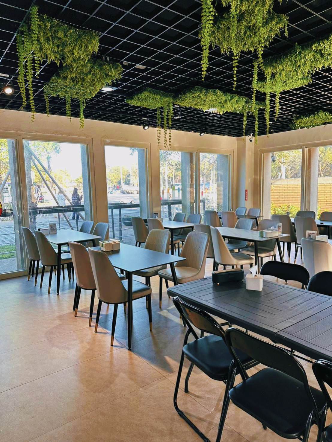 台中市大甲區露營推薦|踏親Touching露營區、寵物親子餐廳|來場說走就走的懶人露營,被貓貓環繞的親子寵物餐廳,近鐵砧山風景區享絕美夜景! - 第26張圖 台中市大甲區露營推薦|踏親Touching露營區、寵物親子餐廳|來場說走就走的懶人露營,被貓貓環繞的親子寵物餐廳,近鐵砧山風景區享絕美夜景!