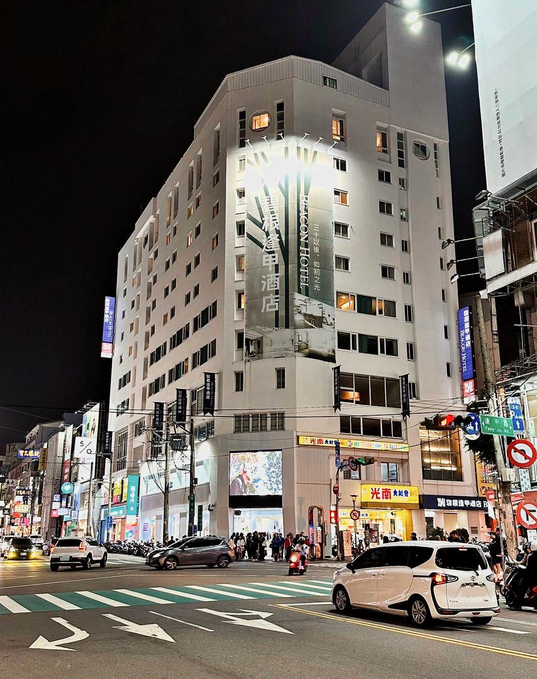 台中西屯區住宿推薦|台中碧根逢甲酒店Beacon Hotel|二訪入住經典客房,自助早餐豐富多樣,地下室設停車場,距離逢甲夜市步行僅1分鐘,吃喝玩樂生活樣樣便利之碧根逢甲酒店入住心得分享! - 第6張圖 台中西屯區住宿推薦|台中碧根逢甲酒店Beacon Hotel|二訪入住經典客房,自助早餐豐富多樣,地下室設停車場,距離逢甲夜市步行僅1分鐘,吃喝玩樂生活樣樣便利之碧根逢甲酒店入住心得分享!