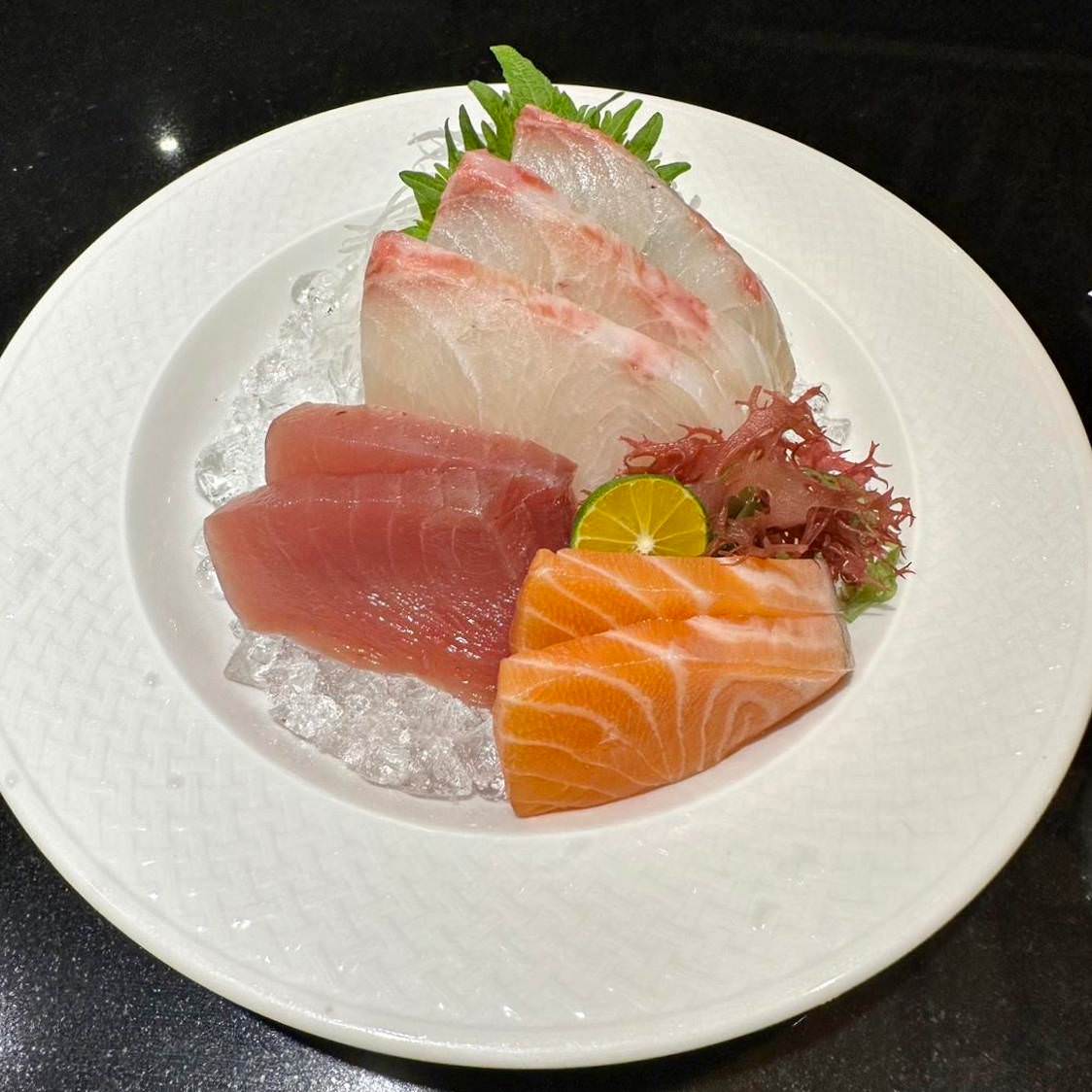 大漁迴轉壽司38三品盛合刺身紅鮪魚橘鮭魚粉青魽 1