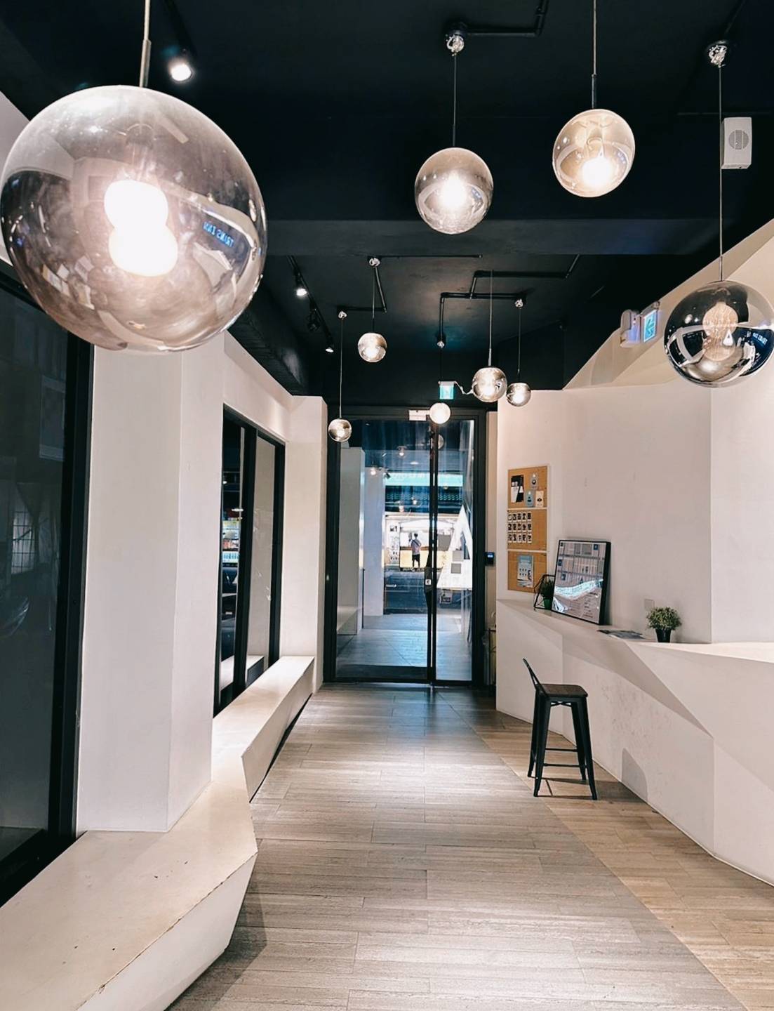 台中南區住宿推薦|Trans Inn傳思文旅|平價旅行首選,樓下就是忠孝夜市,吃喝玩樂生活機能方便,住宿環境靜謐舒適自在之傳思文旅入住心得分享! - 第17張圖 台中南區住宿推薦|Trans Inn傳思文旅|平價旅行首選,樓下就是忠孝夜市,吃喝玩樂生活機能方便,住宿環境靜謐舒適自在之傳思文旅入住心得分享!