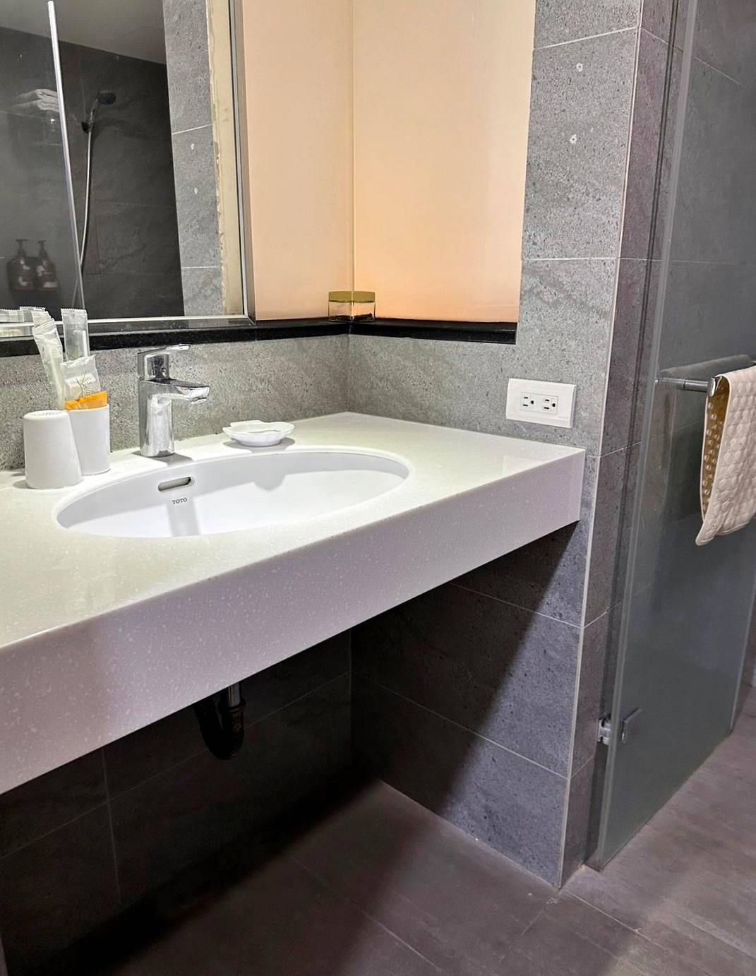 台中南區住宿推薦|Trans Inn傳思文旅|平價旅行首選,樓下就是忠孝夜市,吃喝玩樂生活機能方便,住宿環境靜謐舒適自在之傳思文旅入住心得分享! - 第31張圖 台中南區住宿推薦|Trans Inn傳思文旅|平價旅行首選,樓下就是忠孝夜市,吃喝玩樂生活機能方便,住宿環境靜謐舒適自在之傳思文旅入住心得分享!