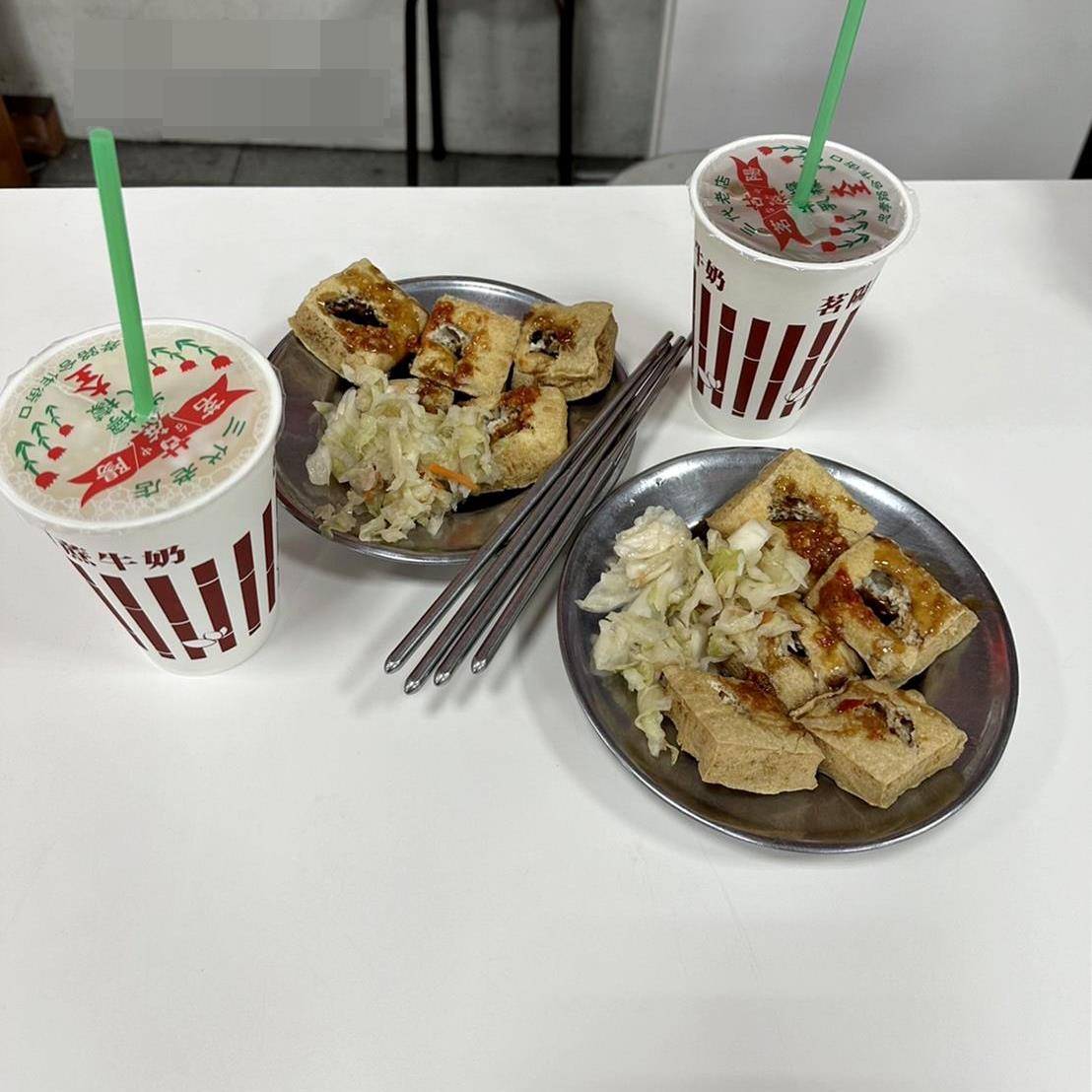 台中南區住宿推薦｜Trans Inn傳思文旅｜平價旅行首選，樓下就是忠孝夜市，吃喝玩樂生活機能方便，住宿環境靜謐舒適自在之傳思文旅入住心得分享！