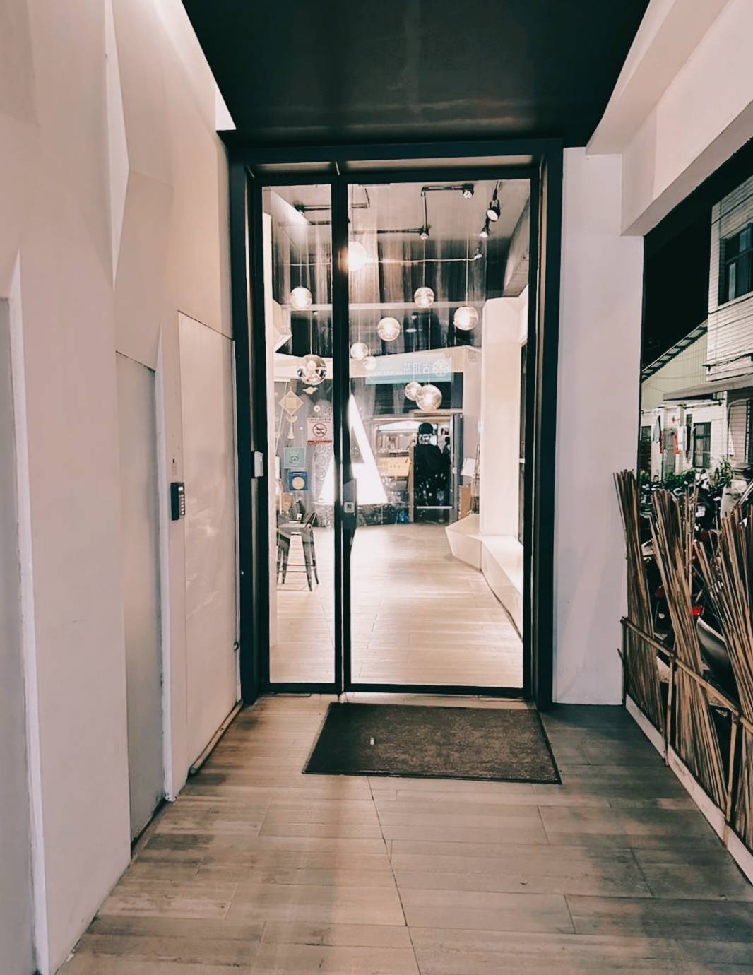 台中南區住宿推薦|Trans Inn傳思文旅|平價旅行首選,樓下就是忠孝夜市,吃喝玩樂生活機能方便,住宿環境靜謐舒適自在之傳思文旅入住心得分享! - 第16張圖 台中南區住宿推薦|Trans Inn傳思文旅|平價旅行首選,樓下就是忠孝夜市,吃喝玩樂生活機能方便,住宿環境靜謐舒適自在之傳思文旅入住心得分享!