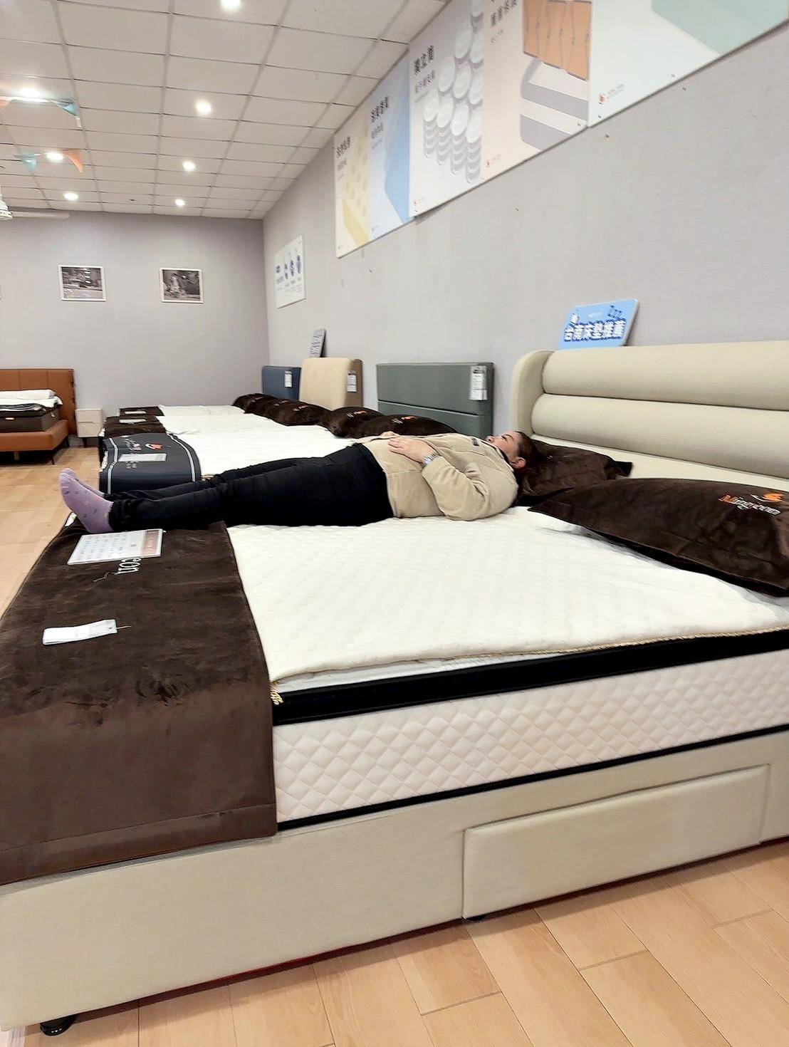 台南家具推薦|明久家具台南店|鄰近大橋火車站,台灣在地品牌,沙發、床墊工廠直營,價格親民、CP值高,客製化家具滿足客群需求! - 第70張圖 台南家具推薦|明久家具台南店|鄰近大橋火車站,台灣在地品牌,沙發、床墊工廠直營,價格親民、CP值高,客製化家具滿足客群需求!