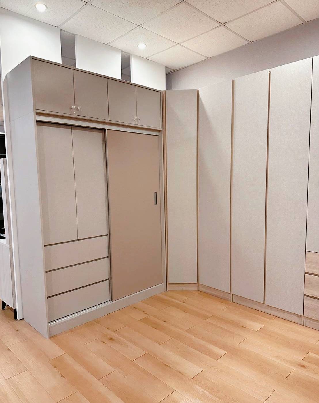 台南家具推薦|明久家具台南店|鄰近大橋火車站,台灣在地品牌,沙發、床墊工廠直營,價格親民、CP值高,客製化家具滿足客群需求! - 第91張圖 台南家具推薦|明久家具台南店|鄰近大橋火車站,台灣在地品牌,沙發、床墊工廠直營,價格親民、CP值高,客製化家具滿足客群需求!