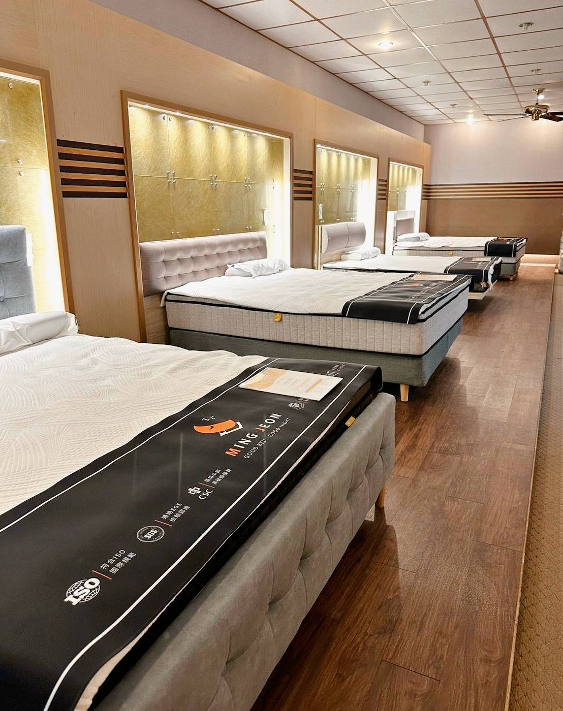 台南家具推薦|明久家具台南店|鄰近大橋火車站,台灣在地品牌,沙發、床墊工廠直營,價格親民、CP值高,客製化家具滿足客群需求! - 第56張圖 台南家具推薦|明久家具台南店|鄰近大橋火車站,台灣在地品牌,沙發、床墊工廠直營,價格親民、CP值高,客製化家具滿足客群需求!