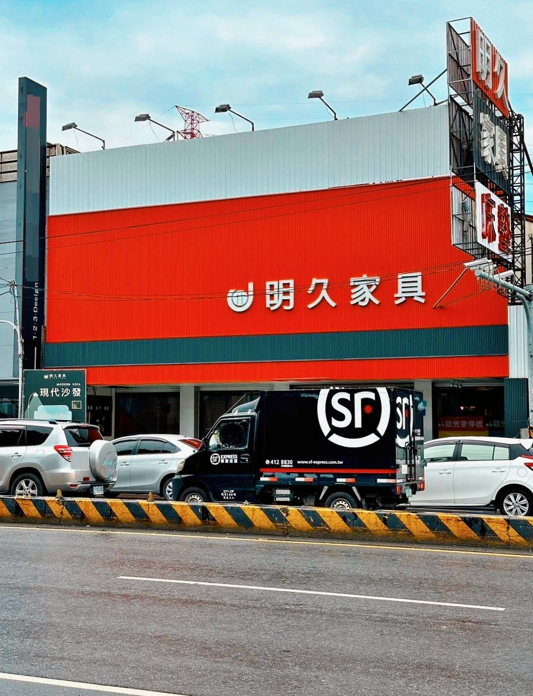 台南家具推薦|明久家具台南店|鄰近大橋火車站,台灣在地品牌,沙發、床墊工廠直營,價格親民、CP值高,客製化家具滿足客群需求! - 第11張圖 台南家具推薦|明久家具台南店|鄰近大橋火車站,台灣在地品牌,沙發、床墊工廠直營,價格親民、CP值高,客製化家具滿足客群需求!