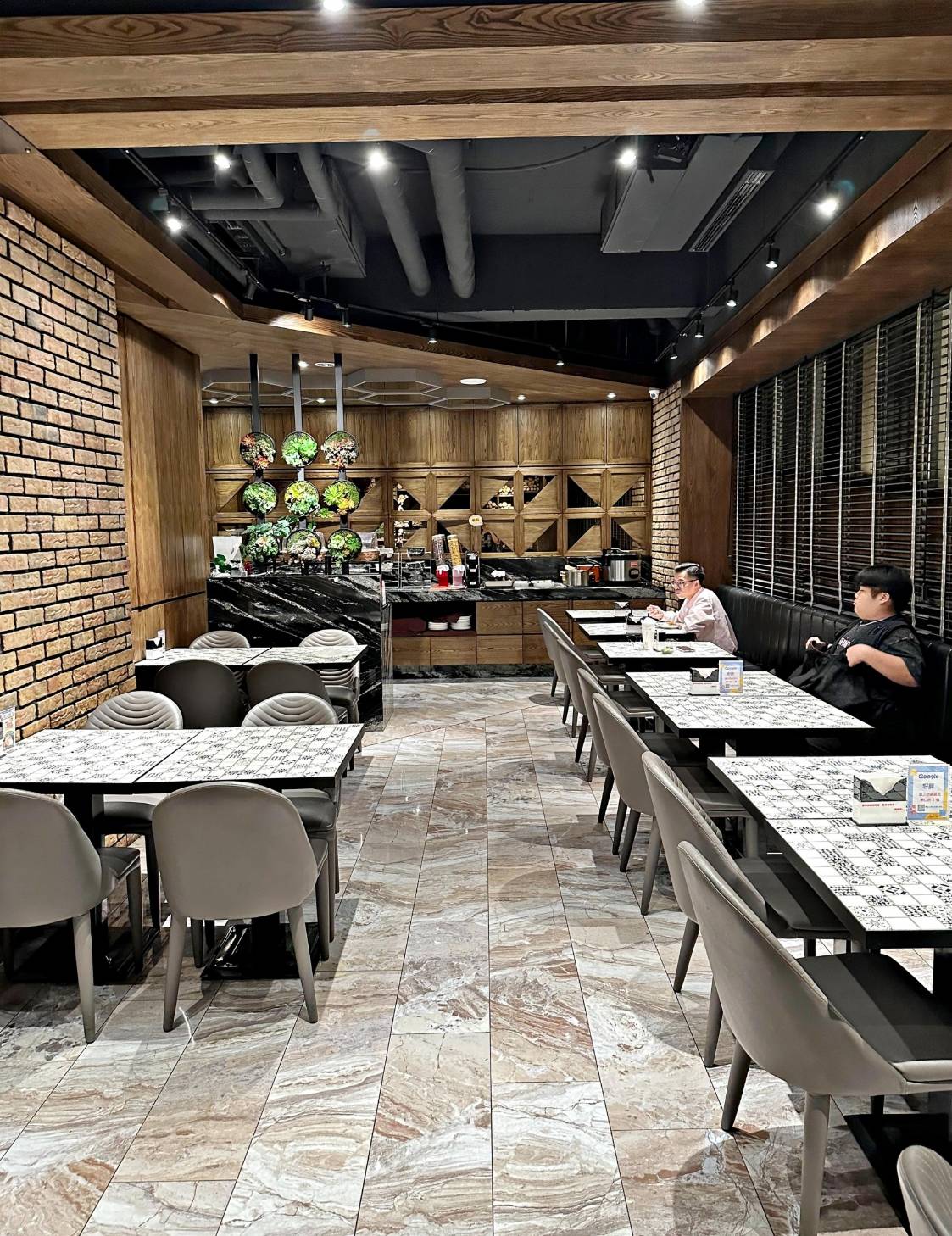 台中南區住宿推薦|挪威森林台中文創館|室內親子景點一玩上癮,忠孝夜市徒步1分鐘,吃喝玩樂生活機能方便,住宿環境徹底放鬆身心之挪威森林台中文創館入住心得分享! - 第78張圖 台中南區住宿推薦|挪威森林台中文創館|室內親子景點一玩上癮,忠孝夜市徒步1分鐘,吃喝玩樂生活機能方便,住宿環境徹底放鬆身心之挪威森林台中文創館入住心得分享!