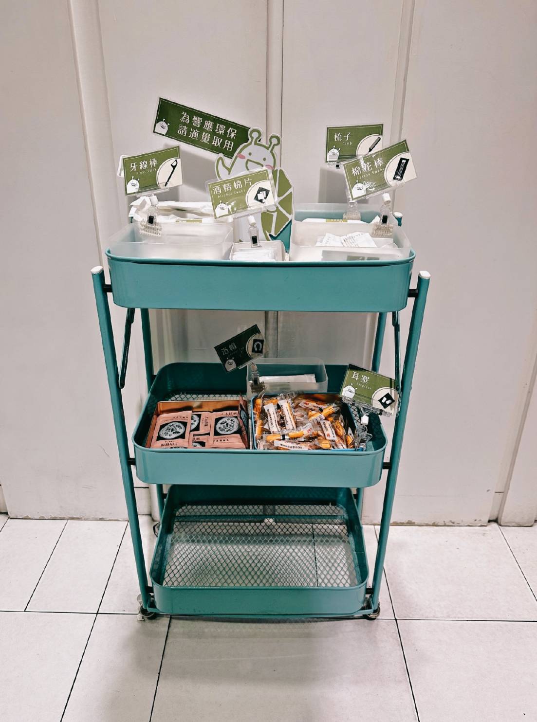 台中西屯區住宿推薦｜台中逢甲住宿．葉綠宿旅館Green Hotel｜二訪入住精緻雙人客房，有對外窗採光充足，公共空間綠意共鳴，距離逢甲夜市步行不到5分鐘，吃喝玩樂生活機能方便之逢甲葉綠宿旅館入住心得分享！