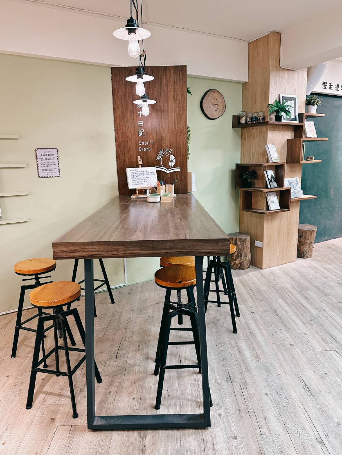 台中西屯區住宿推薦｜台中逢甲住宿．葉綠宿旅館Green Hotel｜二訪入住精緻雙人客房，有對外窗採光充足，公共空間綠意共鳴，距離逢甲夜市步行不到5分鐘，吃喝玩樂生活機能方便之逢甲葉綠宿旅館入住心得分享！