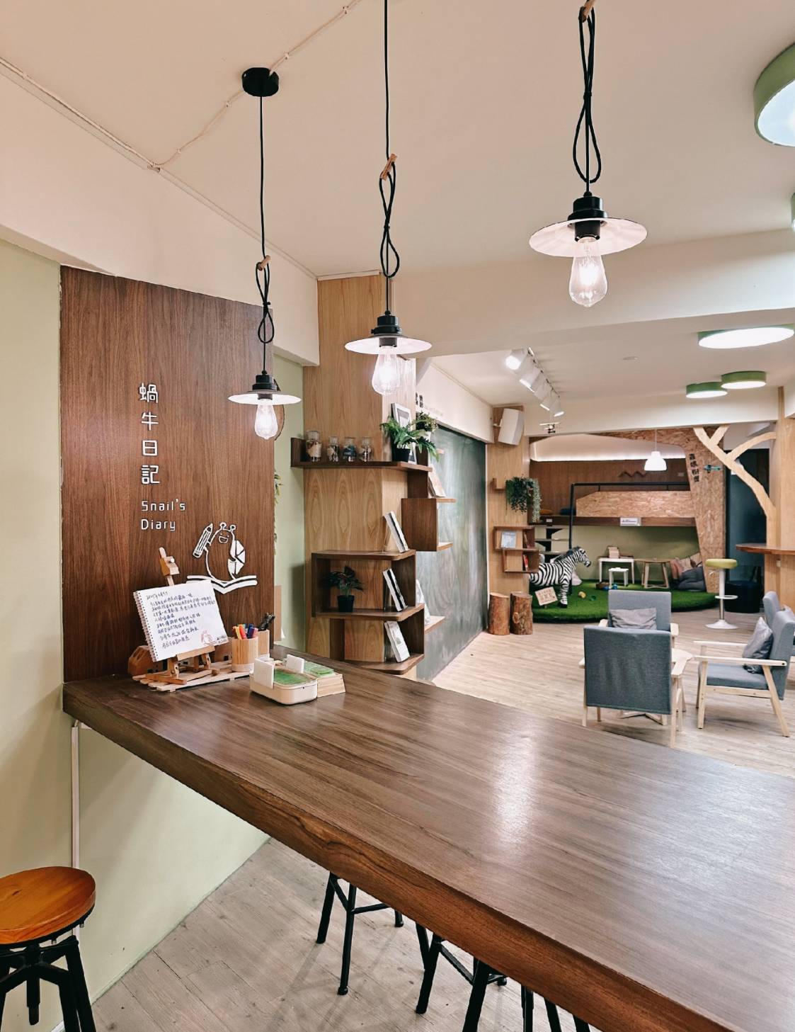 台中西屯區住宿推薦｜台中逢甲住宿．葉綠宿旅館Green Hotel｜二訪入住精緻雙人客房，有對外窗採光充足，公共空間綠意共鳴，距離逢甲夜市步行不到5分鐘，吃喝玩樂生活機能方便之逢甲葉綠宿旅館入住心得分享！