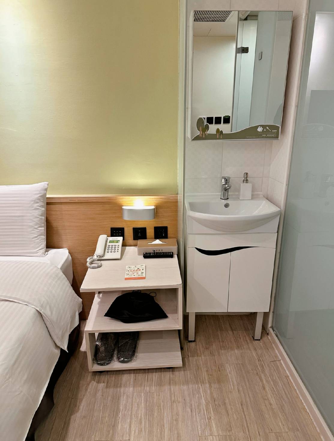 台中西屯區住宿推薦｜台中逢甲住宿．葉綠宿旅館Green Hotel｜二訪入住精緻雙人客房，有對外窗採光充足，公共空間綠意共鳴，距離逢甲夜市步行不到5分鐘，吃喝玩樂生活機能方便之逢甲葉綠宿旅館入住心得分享！