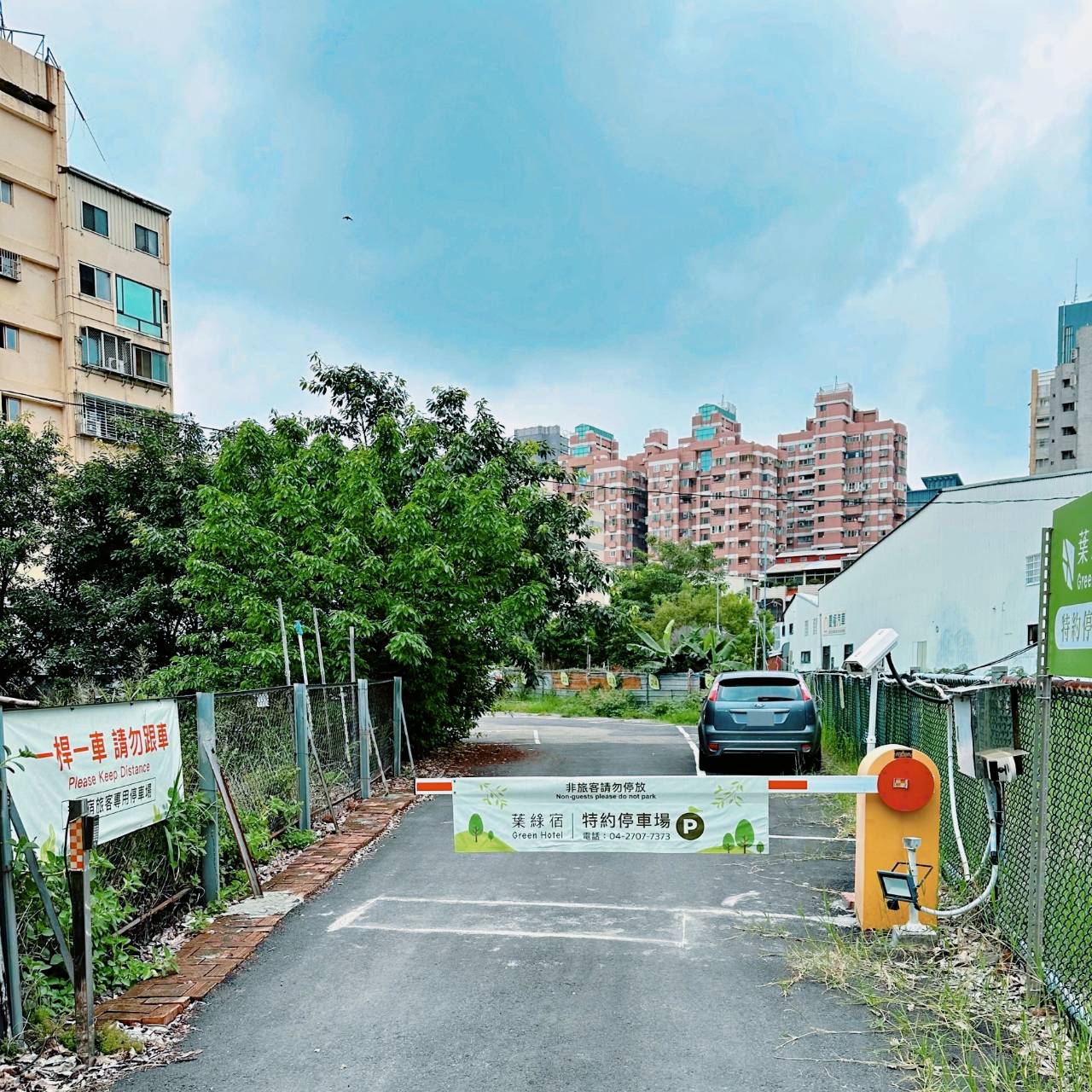 台中西屯區住宿推薦｜台中逢甲住宿．葉綠宿旅館Green Hotel｜二訪入住精緻雙人客房，有對外窗採光充足，公共空間綠意共鳴，距離逢甲夜市步行不到5分鐘，吃喝玩樂生活機能方便之逢甲葉綠宿旅館入住心得分享！