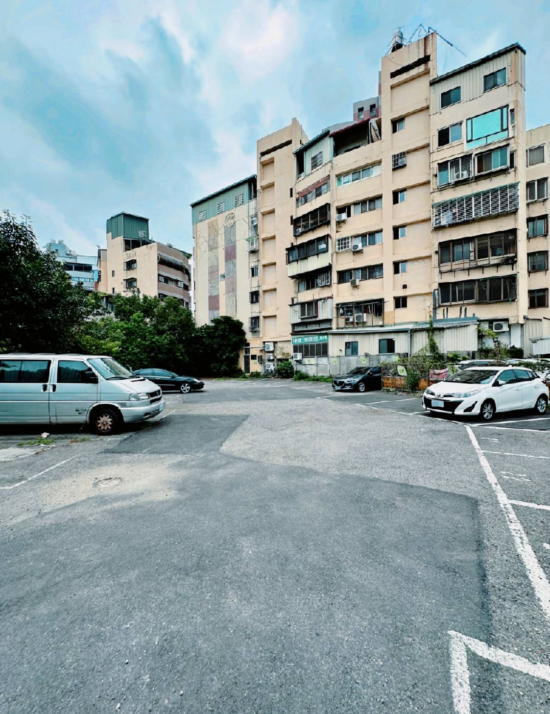 台中西屯區住宿推薦｜台中逢甲住宿．葉綠宿旅館Green Hotel｜二訪入住精緻雙人客房，有對外窗採光充足，公共空間綠意共鳴，距離逢甲夜市步行不到5分鐘，吃喝玩樂生活機能方便之逢甲葉綠宿旅館入住心得分享！