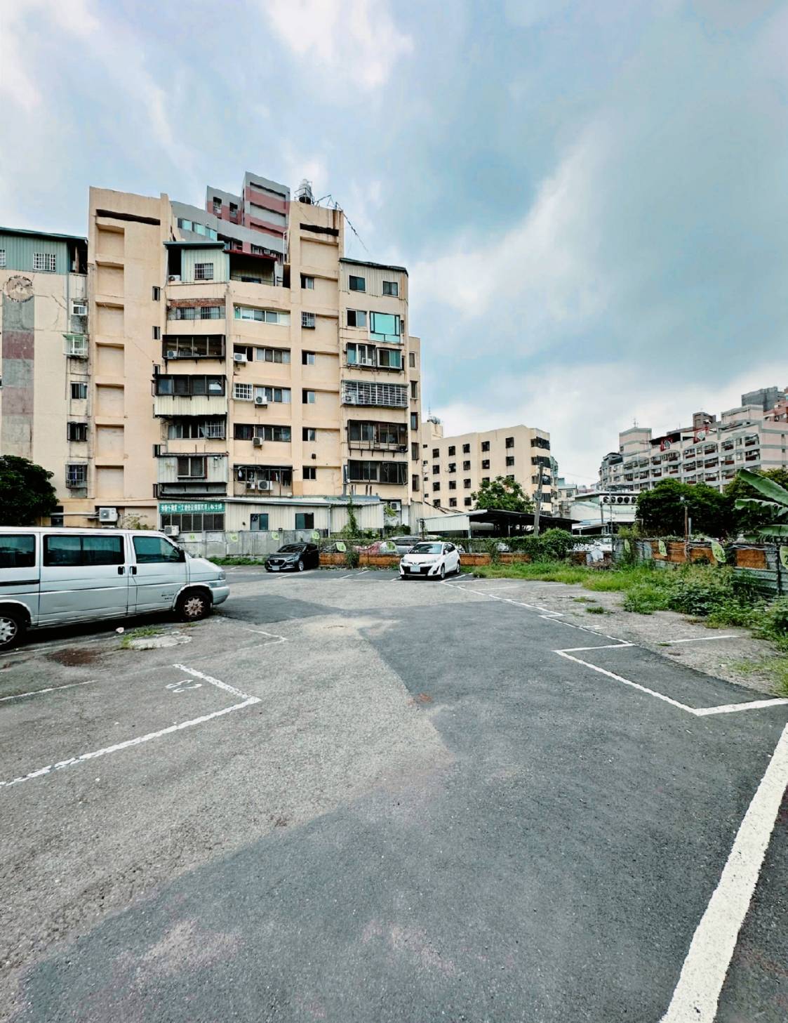 台中西屯區住宿推薦｜台中逢甲住宿．葉綠宿旅館Green Hotel｜二訪入住精緻雙人客房，有對外窗採光充足，公共空間綠意共鳴，距離逢甲夜市步行不到5分鐘，吃喝玩樂生活機能方便之逢甲葉綠宿旅館入住心得分享！