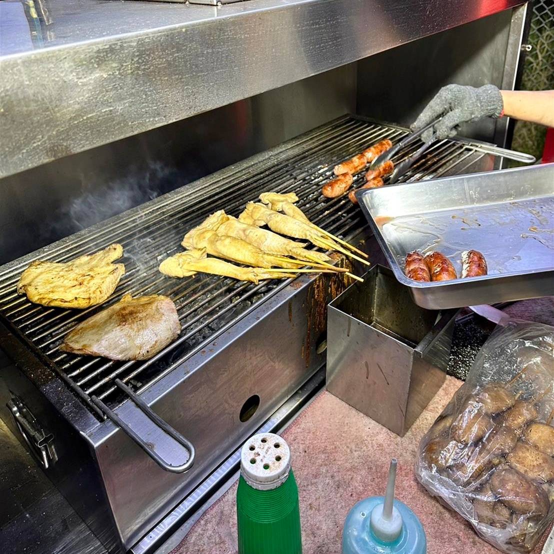專業活動燒烤餐車到府服務推薦|王牌總匯烤—燒烤外燴餐車|一通電話立即服務,獨家秘製醬汁搭配,炭烤佳餚讓人驚艷,提供客製化菜單服務! - 第13張圖 專業活動燒烤餐車到府服務推薦|王牌總匯烤—燒烤外燴餐車|一通電話立即服務,獨家秘製醬汁搭配,炭烤佳餚讓人驚艷,提供客製化菜單服務!