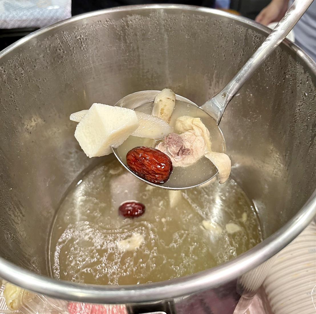 專業活動燒烤餐車到府服務推薦|王牌總匯烤—燒烤外燴餐車|一通電話立即服務,獨家秘製醬汁搭配,炭烤佳餚讓人驚艷,提供客製化菜單服務! - 第24張圖 專業活動燒烤餐車到府服務推薦|王牌總匯烤—燒烤外燴餐車|一通電話立即服務,獨家秘製醬汁搭配,炭烤佳餚讓人驚艷,提供客製化菜單服務!