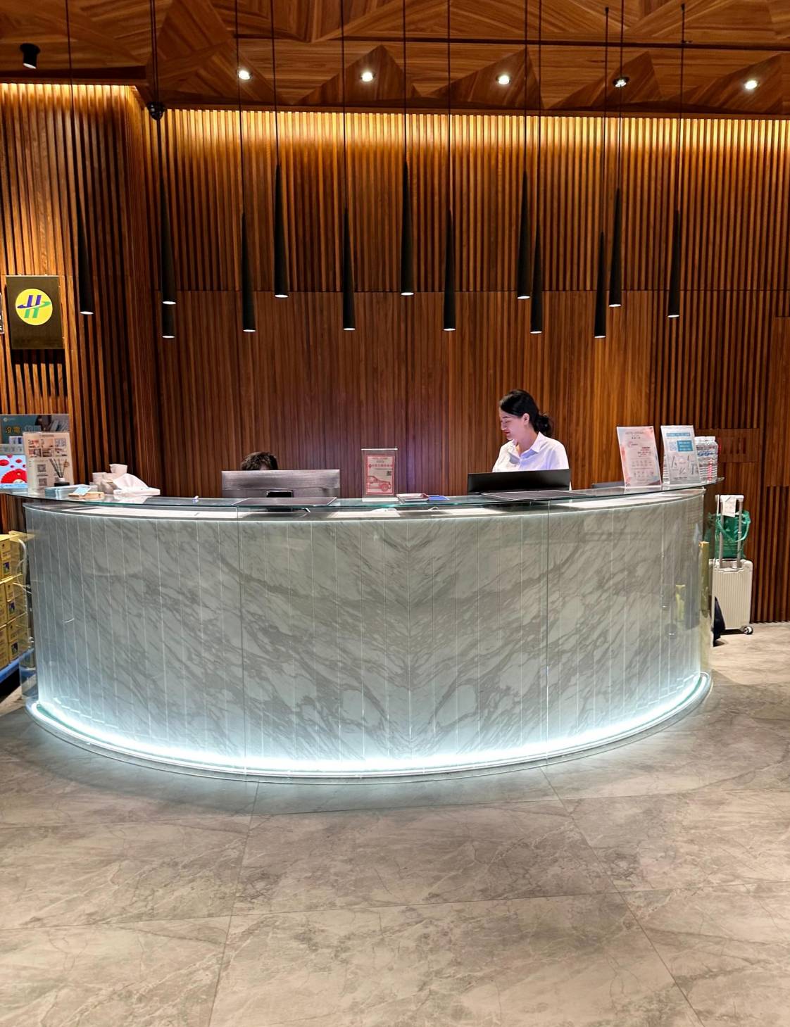 高雄市前金區住宿推薦｜高雄行旅 Hotel Leisure Kaohsiung｜高雄捷運前金站步行1分鐘，吃喝玩樂生活機能方便，盡享悠然愜意休閒時光之高雄行旅入住心得分享！