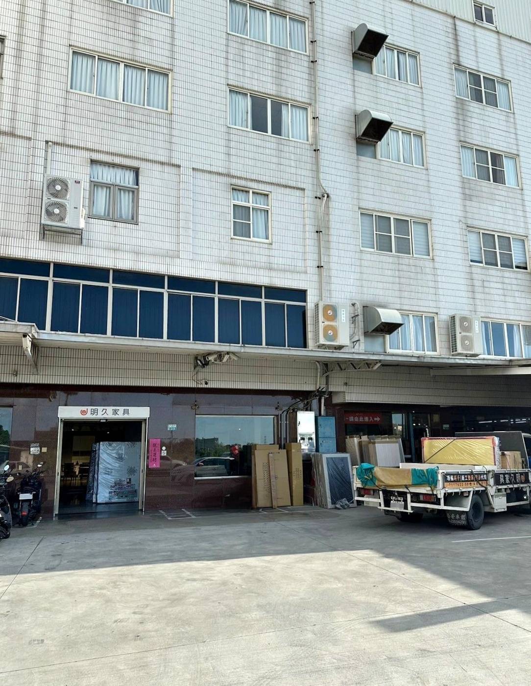 嘉義家具推薦｜明久家具嘉義旗艦店｜鄰近民雄火車站，台灣在地品牌，沙發、床墊工廠直營，價格親民、CP值高，客製化家具滿足客群需求！