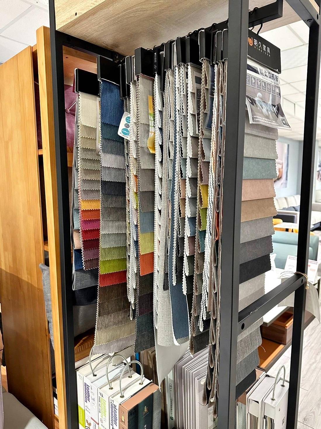 嘉義家具推薦｜明久家具嘉義旗艦店｜鄰近民雄火車站，台灣在地品牌，沙發、床墊工廠直營，價格親民、CP值高，客製化家具滿足客群需求！