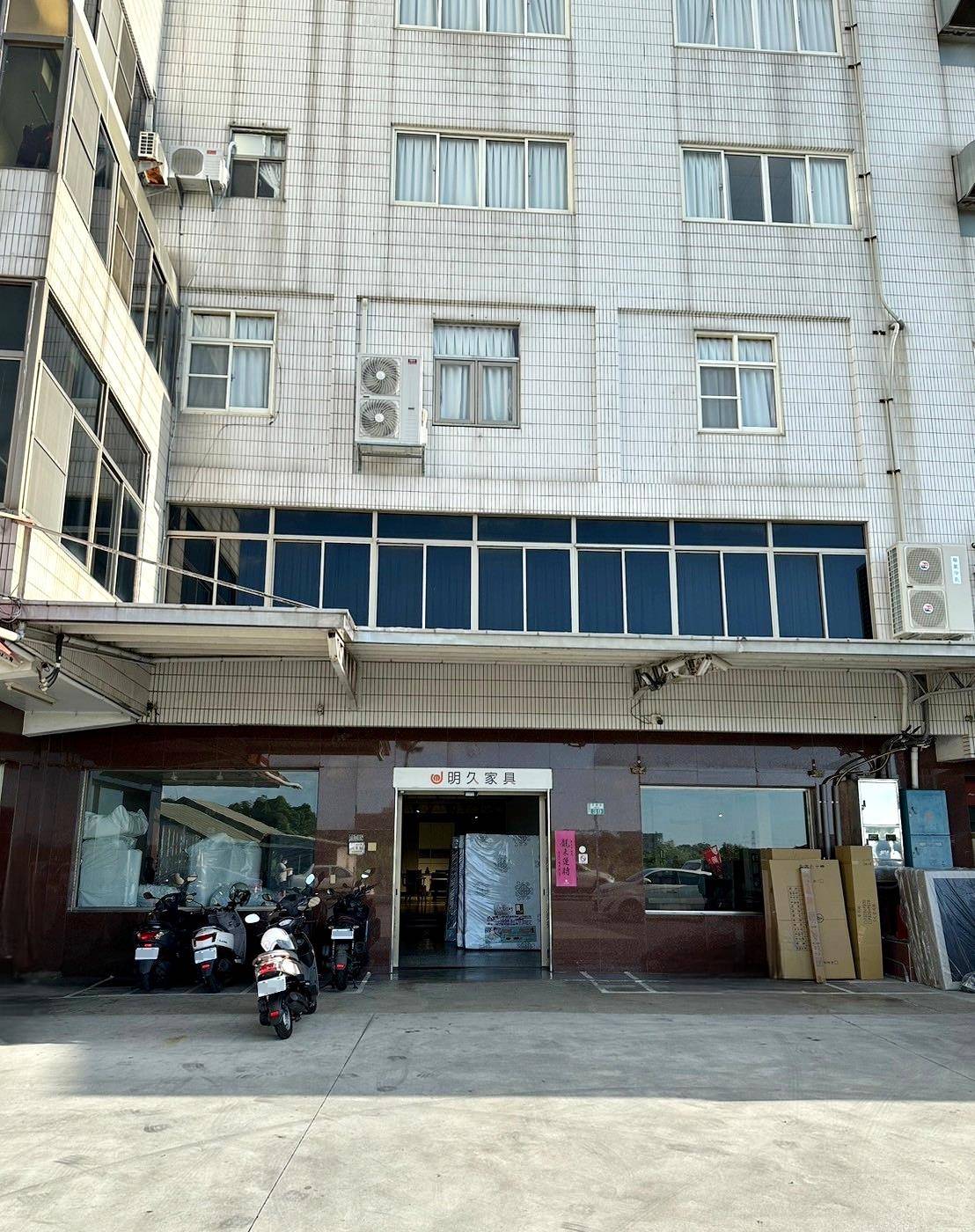 嘉義家具推薦｜明久家具嘉義旗艦店｜鄰近民雄火車站，台灣在地品牌，沙發、床墊工廠直營，價格親民、CP值高，客製化家具滿足客群需求！