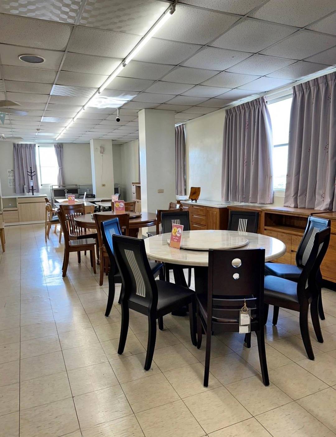 嘉義家具推薦｜明久家具嘉義旗艦店｜鄰近民雄火車站，台灣在地品牌，沙發、床墊工廠直營，價格親民、CP值高，客製化家具滿足客群需求！