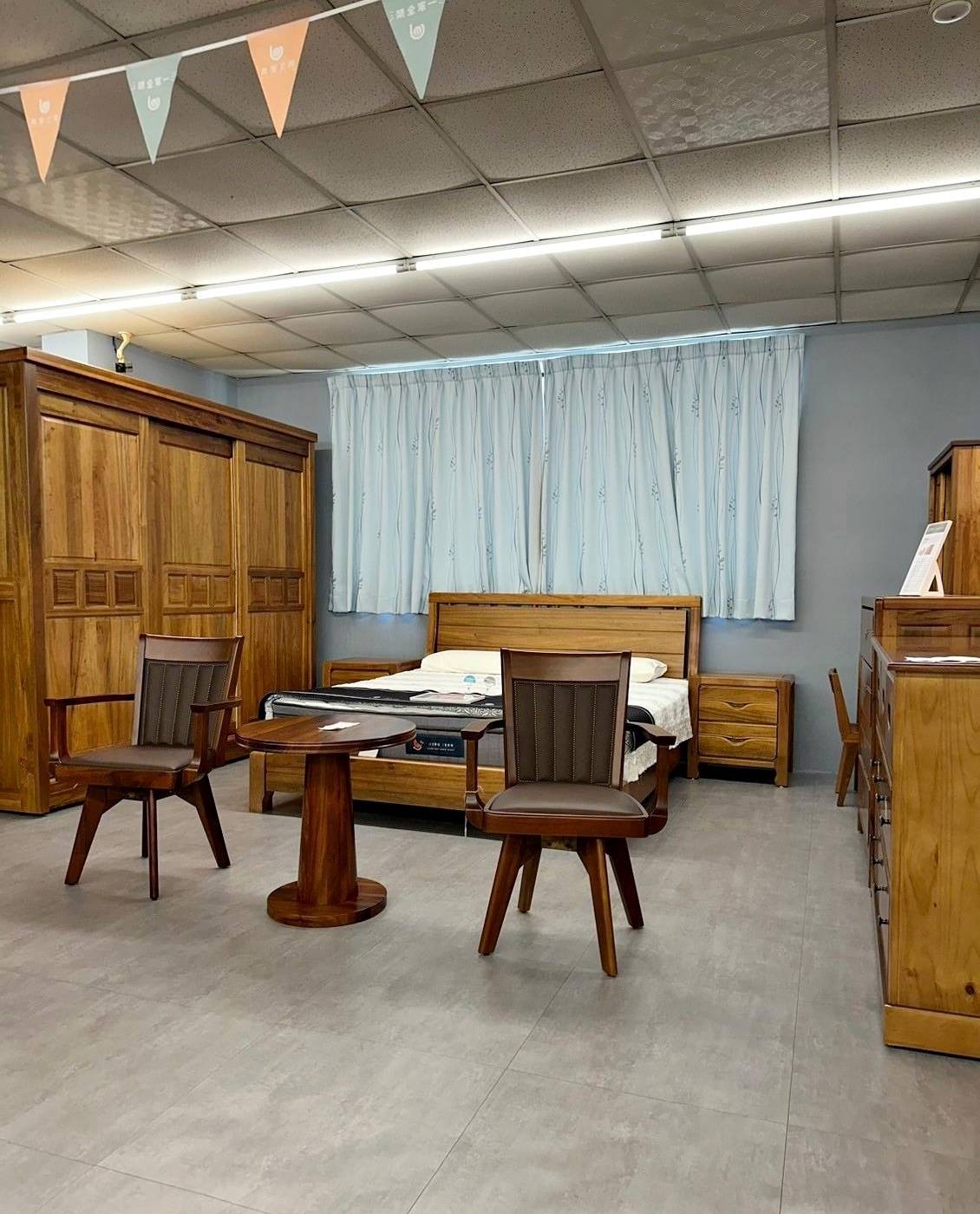 嘉義家具推薦｜明久家具嘉義旗艦店｜鄰近民雄火車站，台灣在地品牌，沙發、床墊工廠直營，價格親民、CP值高，客製化家具滿足客群需求！