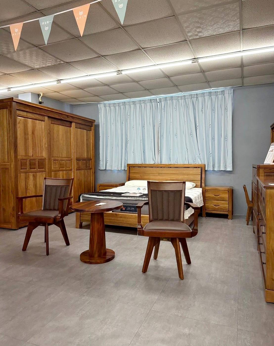 嘉義家具推薦｜明久家具嘉義旗艦店｜鄰近民雄火車站，台灣在地品牌，沙發、床墊工廠直營，價格親民、CP值高，客製化家具滿足客群需求！