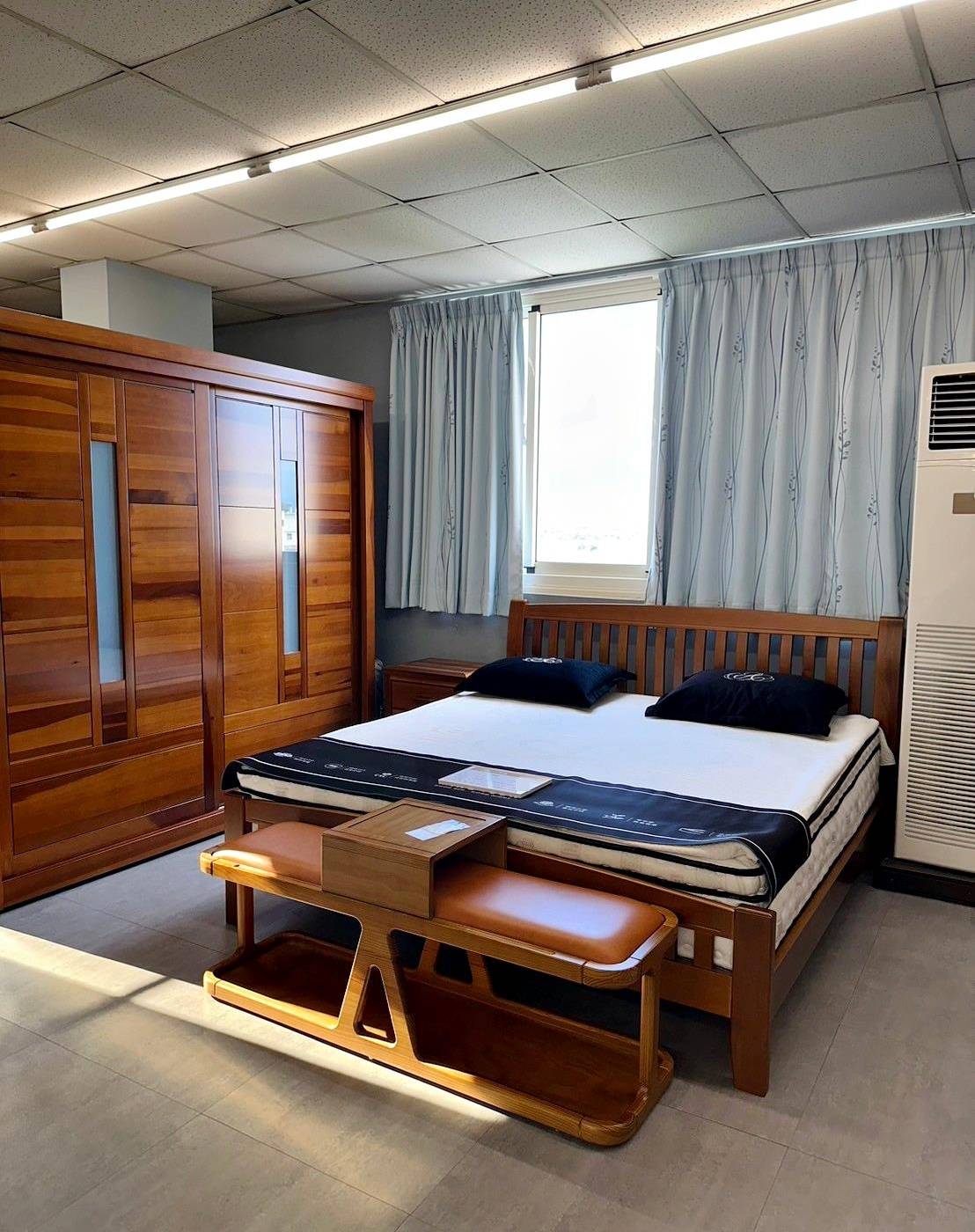 嘉義家具推薦｜明久家具嘉義旗艦店｜鄰近民雄火車站，台灣在地品牌，沙發、床墊工廠直營，價格親民、CP值高，客製化家具滿足客群需求！