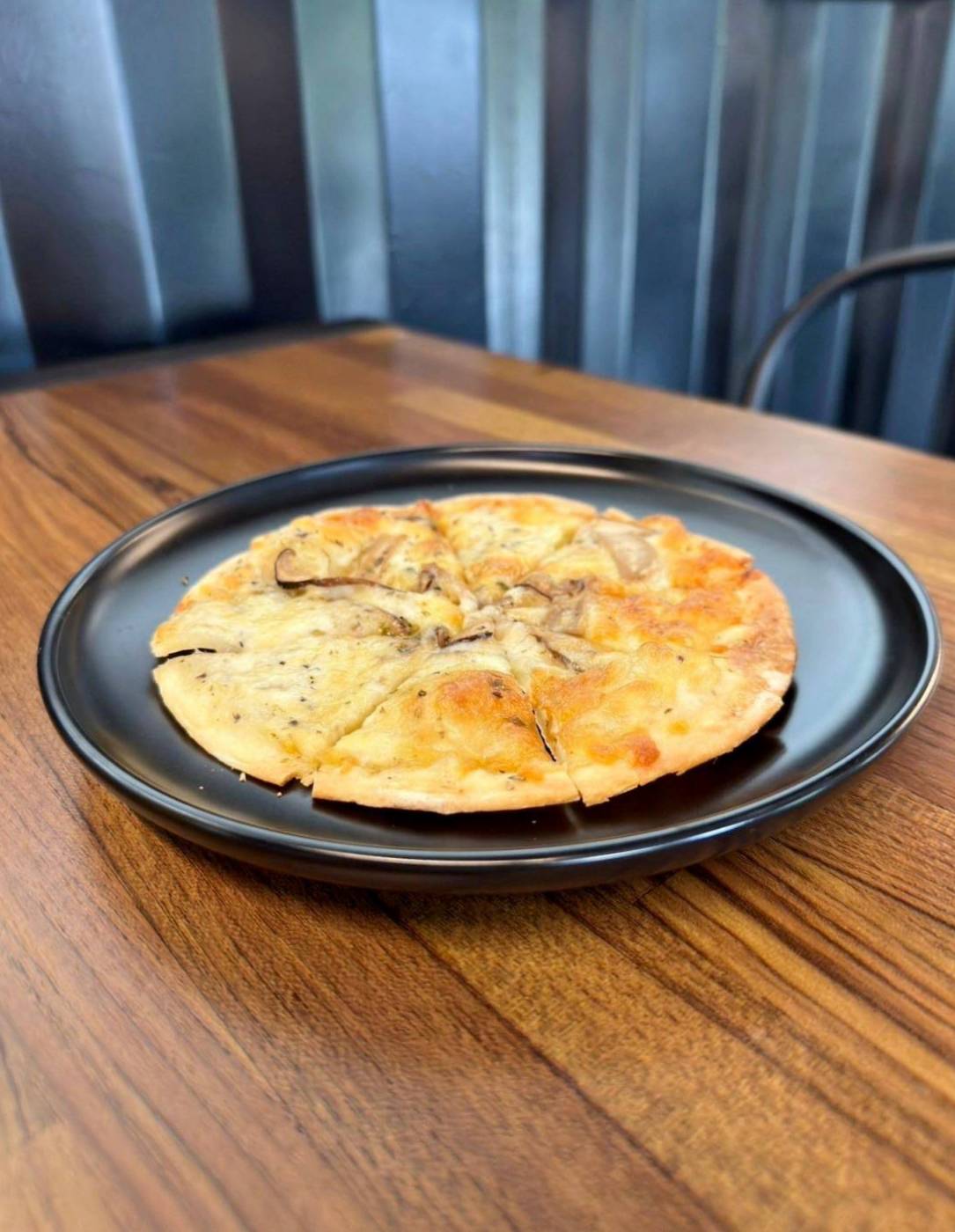 台中寵物聚會包場推薦｜台中市南屯區動物空間Animal Space寵物友善餐廳｜毛孩專屬戲水泳池、大片草皮開心奔跑、精緻美味輕食餐點，帶著毛小孩一起來玩樂！