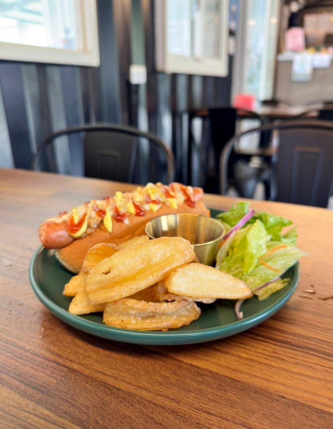 台中寵物聚會包場推薦｜台中市南屯區動物空間Animal Space寵物友善餐廳｜毛孩專屬戲水泳池、大片草皮開心奔跑、精緻美味輕食餐點，帶著毛小孩一起來玩樂！