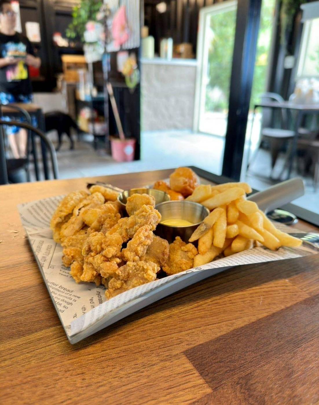 台中寵物聚會包場推薦｜台中市南屯區動物空間Animal Space寵物友善餐廳｜毛孩專屬戲水泳池、大片草皮開心奔跑、精緻美味輕食餐點，帶著毛小孩一起來玩樂！