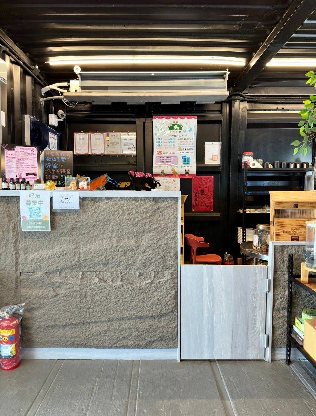 台中寵物聚會包場推薦｜台中市南屯區動物空間Animal Space寵物友善餐廳｜毛孩專屬戲水泳池、大片草皮開心奔跑、精緻美味輕食餐點，帶著毛小孩一起來玩樂！