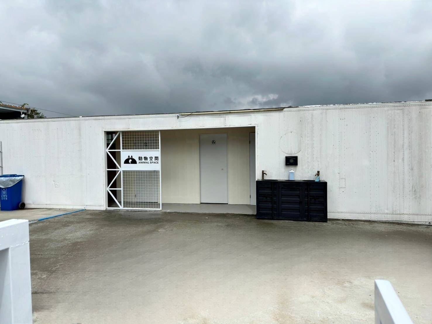 台中寵物聚會包場推薦｜台中市南屯區動物空間Animal Space寵物友善餐廳｜毛孩專屬戲水泳池、大片草皮開心奔跑、精緻美味輕食餐點，帶著毛小孩一起來玩樂！