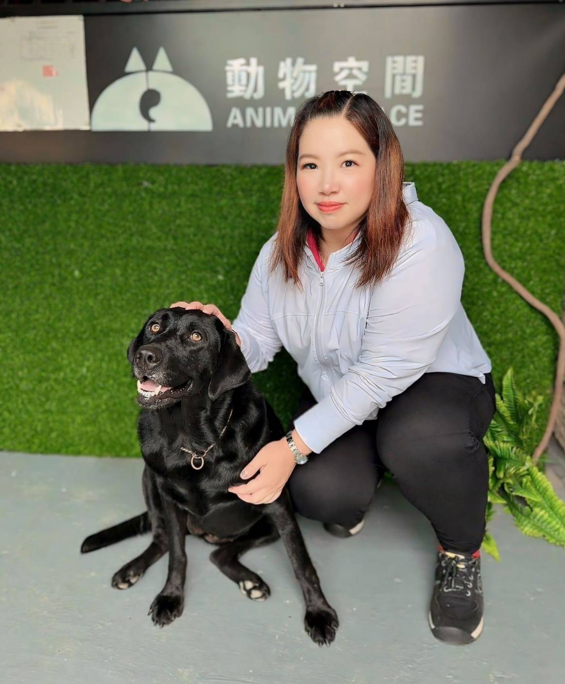 台中寵物聚會包場推薦｜台中市南屯區動物空間Animal Space寵物友善餐廳｜毛孩專屬戲水泳池、大片草皮開心奔跑、精緻美味輕食餐點，帶著毛小孩一起來玩樂！