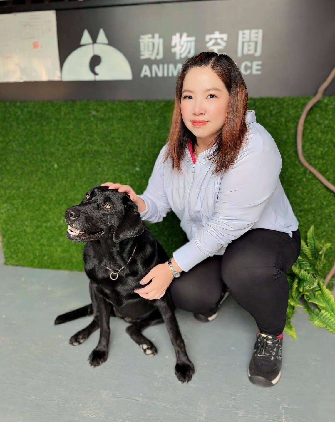台中寵物聚會包場推薦｜台中市南屯區動物空間Animal Space寵物友善餐廳｜毛孩專屬戲水泳池、大片草皮開心奔跑、精緻美味輕食餐點，帶著毛小孩一起來玩樂！