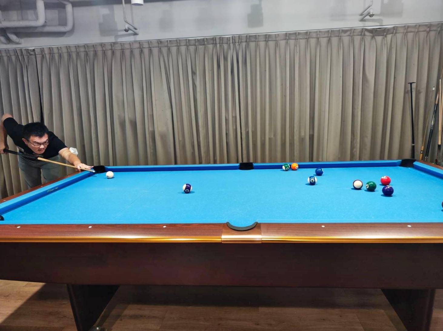 桃園市龜山區住宿推薦｜悅徠舘商務飯店JOYFULTEL｜機場捷運長庚醫院站步行17分鐘，旅人尊享多樣服務設施，享受舒適如家溫馨氛圍之悅徠舘開箱分享！