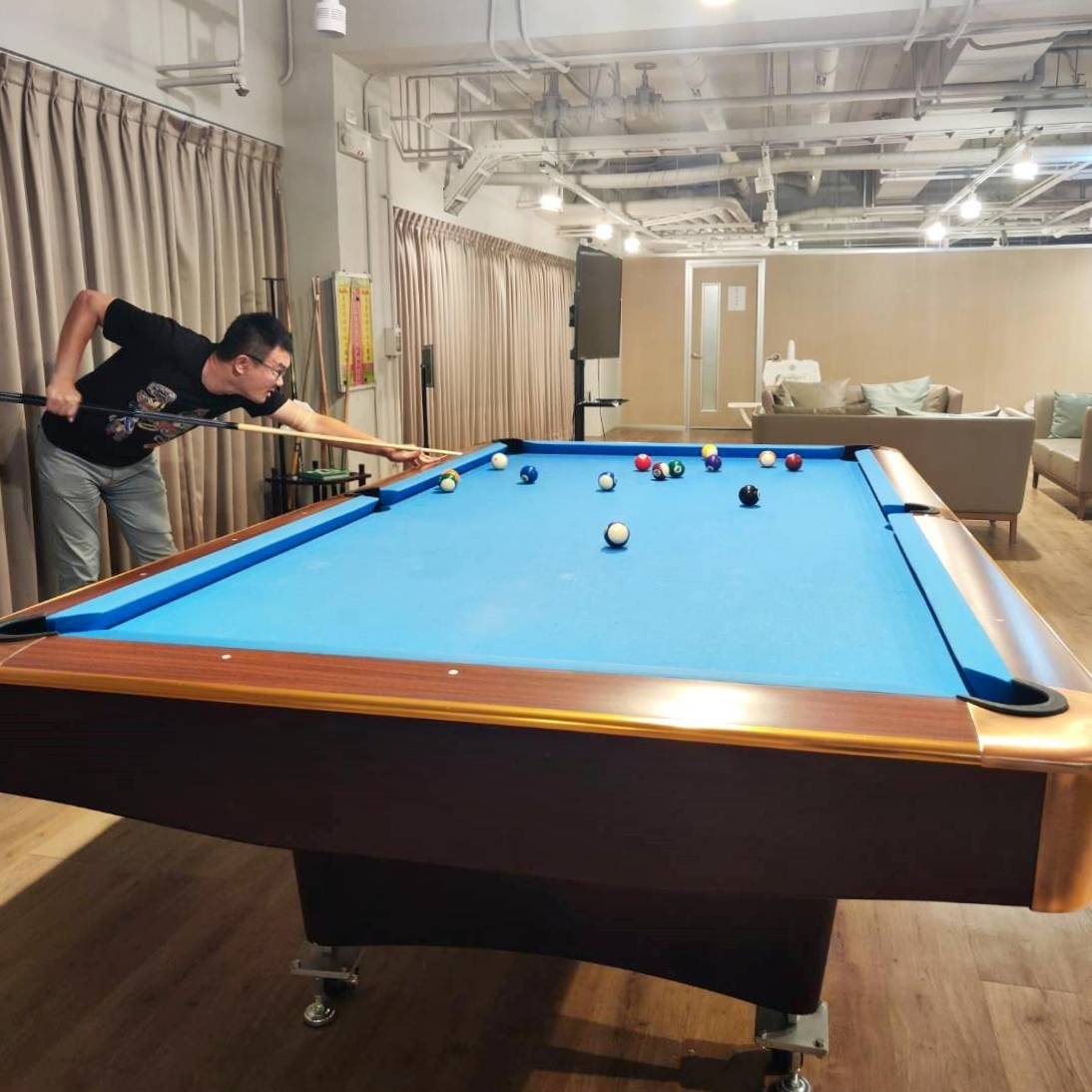 桃園市龜山區住宿推薦｜悅徠舘商務飯店JOYFULTEL｜機場捷運長庚醫院站步行17分鐘，旅人尊享多樣服務設施，享受舒適如家溫馨氛圍之悅徠舘開箱分享！