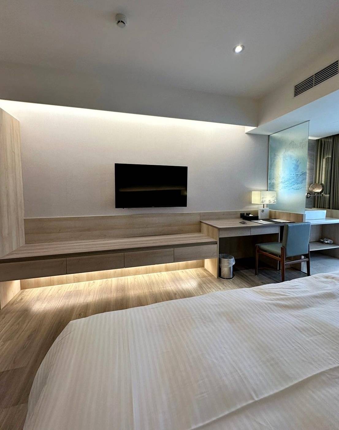 桃園市龜山區住宿推薦｜悅徠舘商務飯店JOYFULTEL｜機場捷運長庚醫院站步行17分鐘，旅人尊享多樣服務設施，享受舒適如家溫馨氛圍之悅徠舘開箱分享！