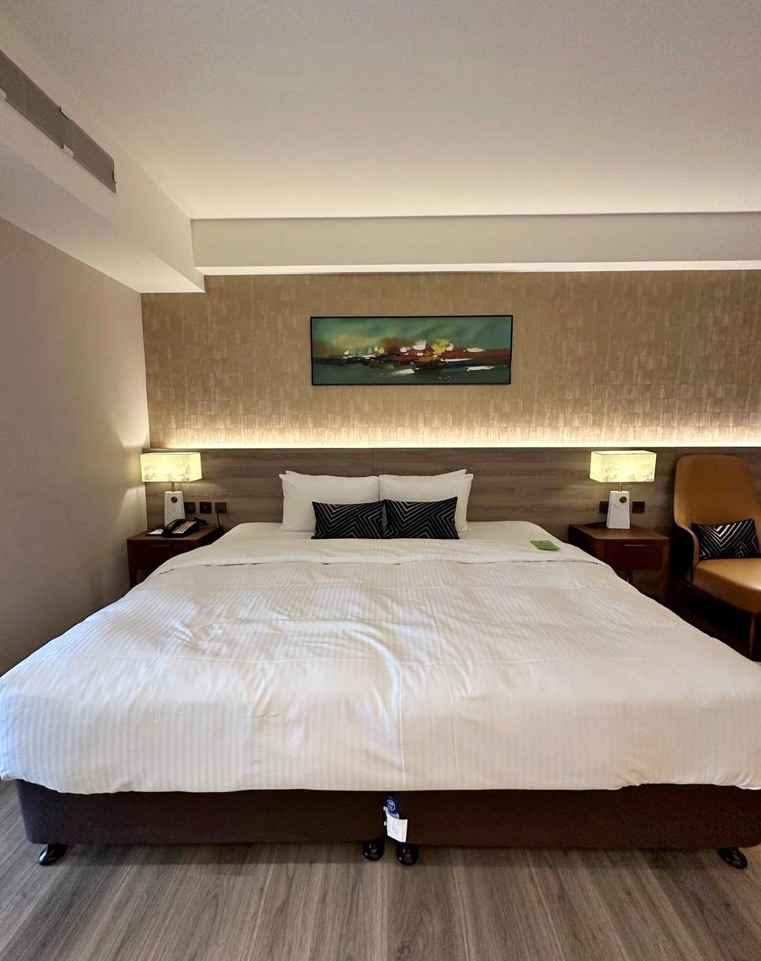 桃園市龜山區住宿推薦｜悅徠舘商務飯店JOYFULTEL｜機場捷運長庚醫院站步行17分鐘，旅人尊享多樣服務設施，享受舒適如家溫馨氛圍之悅徠舘開箱分享！